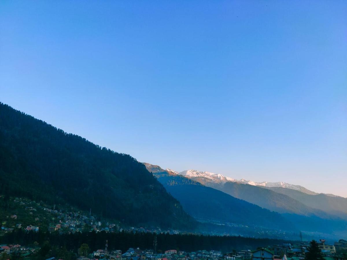 Hotel The Royal Majestic Mountain View Manāli Exterior foto