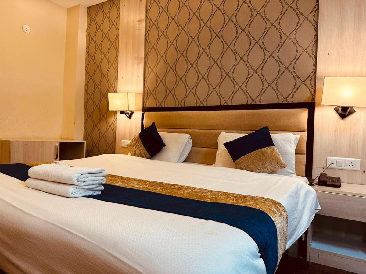 Hotel The Royal Majestic Mountain View Manāli Exterior foto