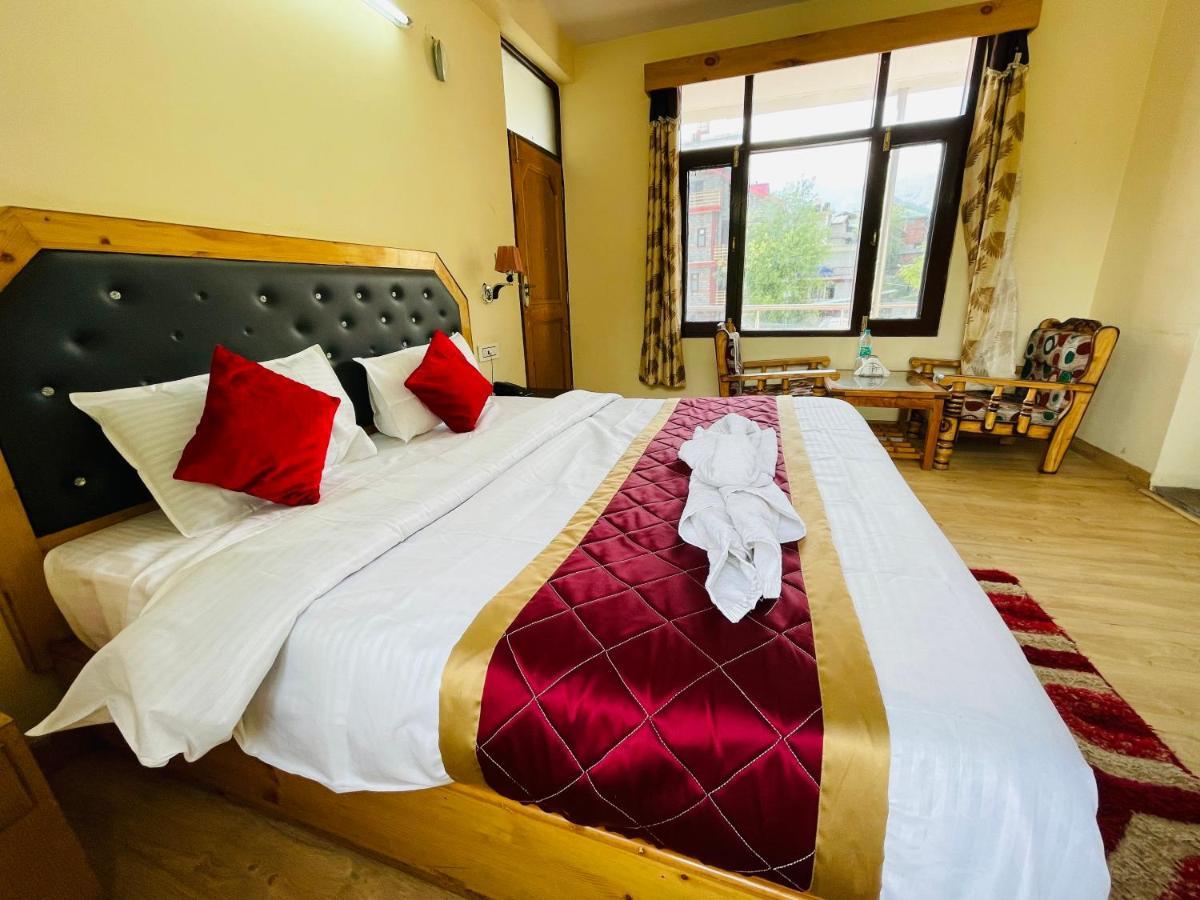 Hotel The Royal Majestic Mountain View Manāli Exterior foto