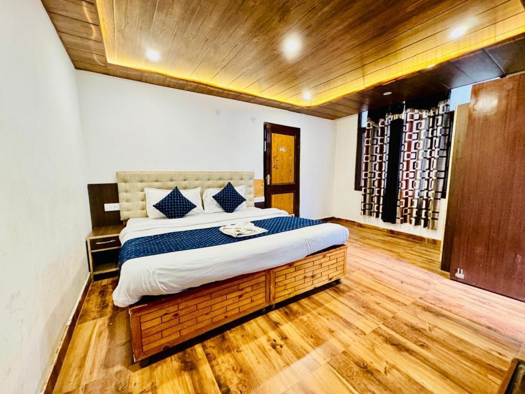 Hotel The Royal Majestic Mountain View Manāli Exterior foto